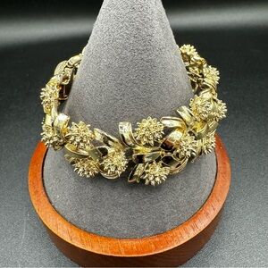 Vintage Signed Coro Pegasus Mid Century Gold Tone Ornate Textured Bracelet 7in
